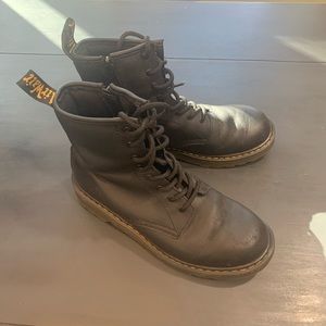 Like new black dr martens